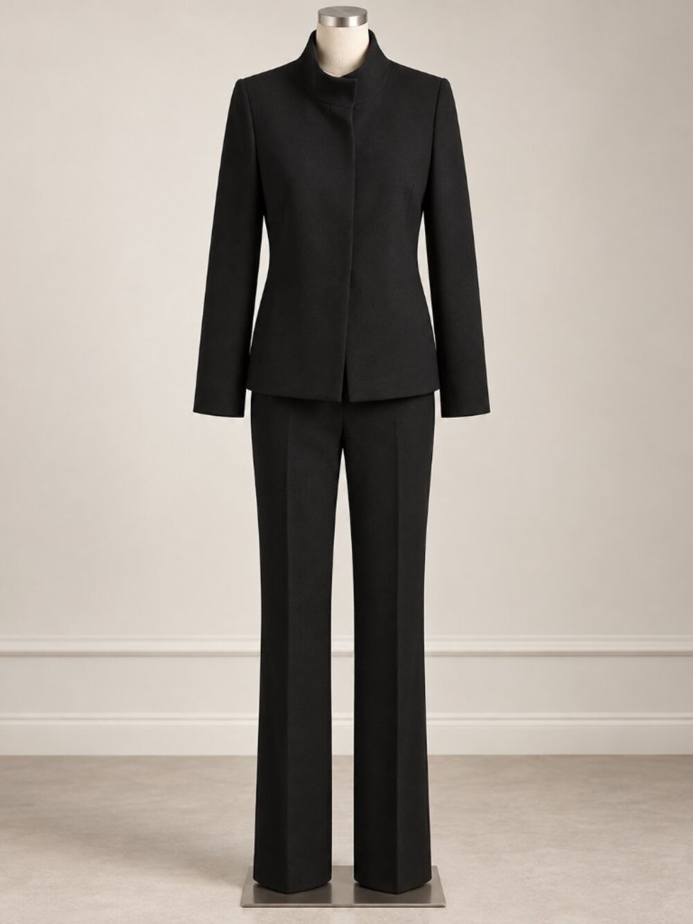 Holt Renfrew Studio Black Virgin Wool Funnel Neck Pant Suit Size 2
